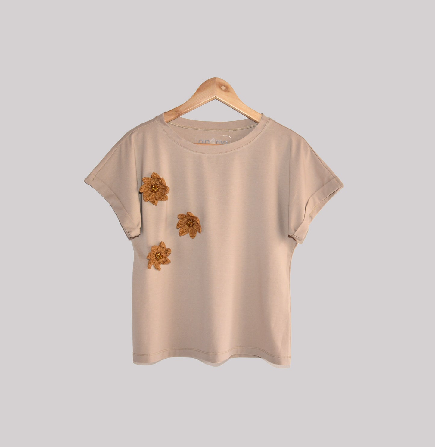 Embroidered T-Shirt Hojarasca