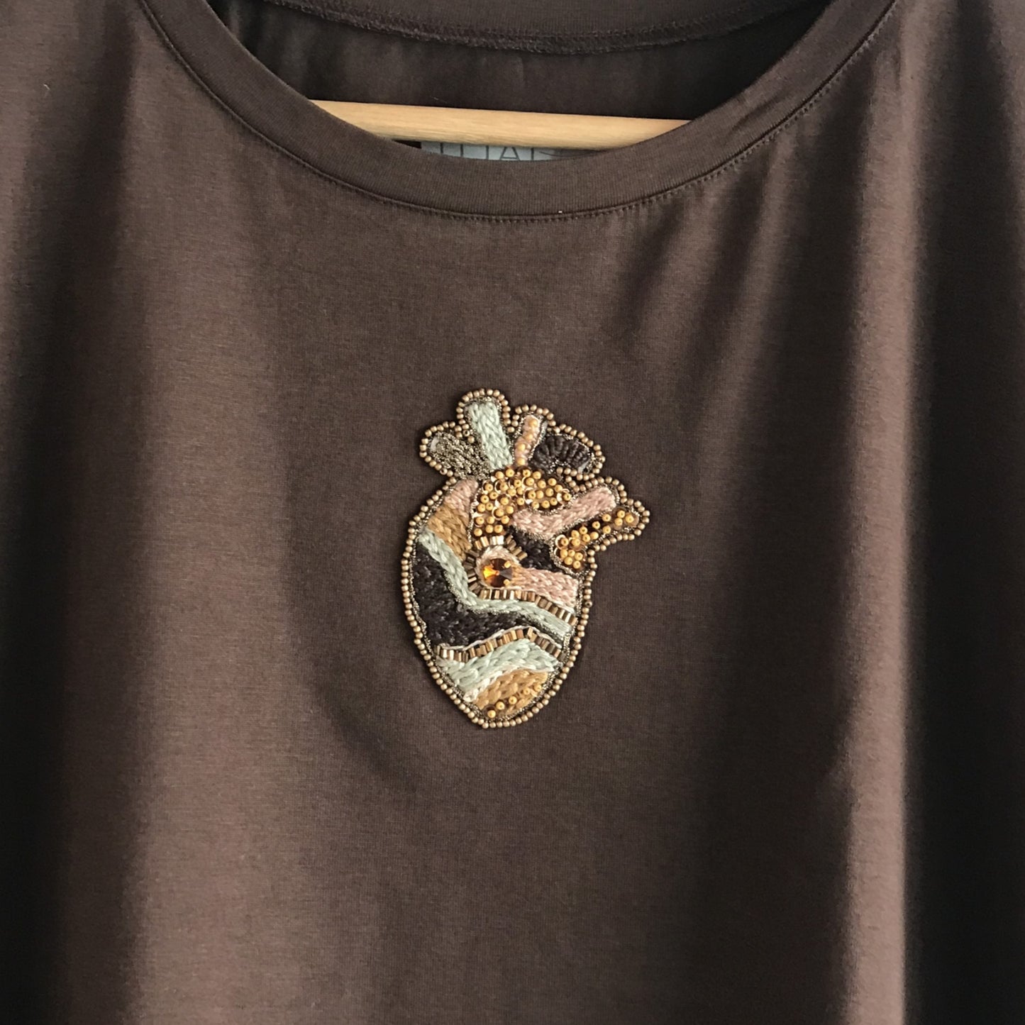 Embroidered T-Shirt Moyo L