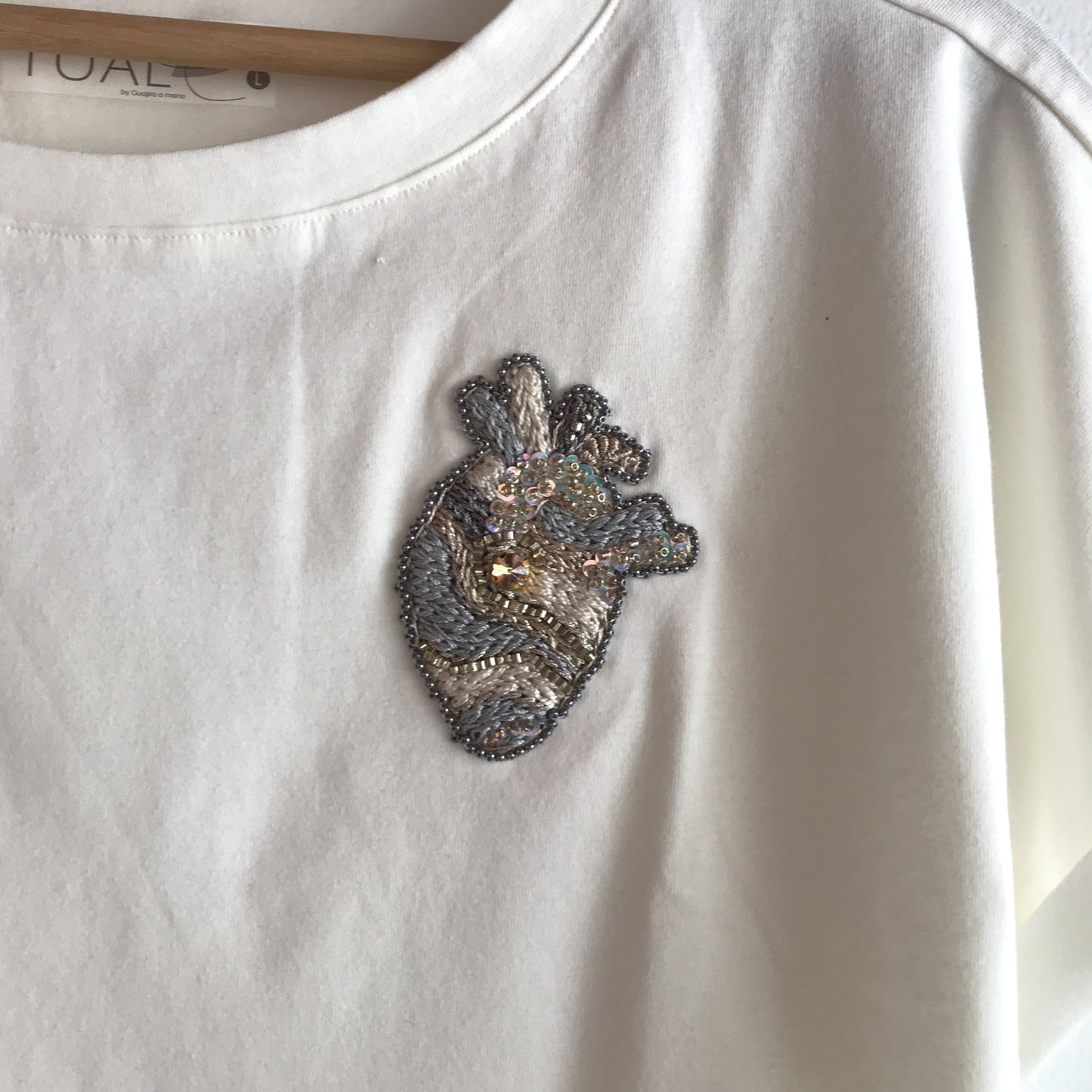 Embroidered T-Shirt Moyo L